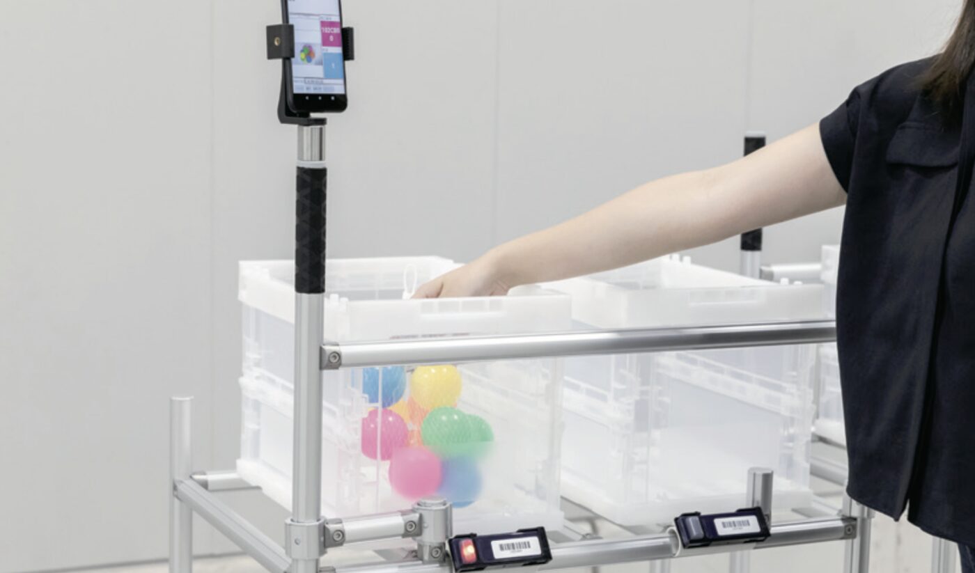 商品を投入するトレーのSTOCが点滅するので投入